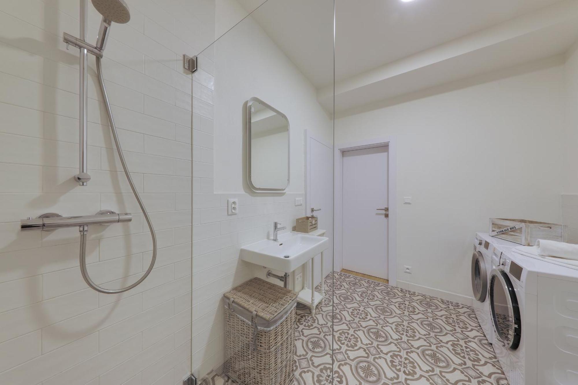 Shone Apartment Old Town 2 Bedroom Bratislava Exterior foto