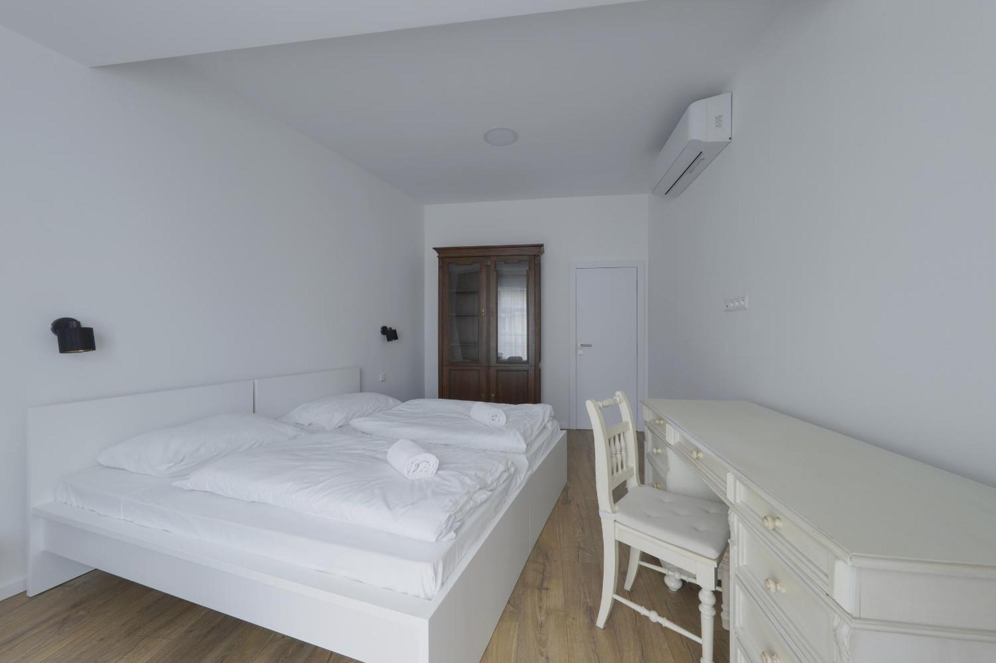 Shone Apartment Old Town 2 Bedroom Bratislava Exterior foto